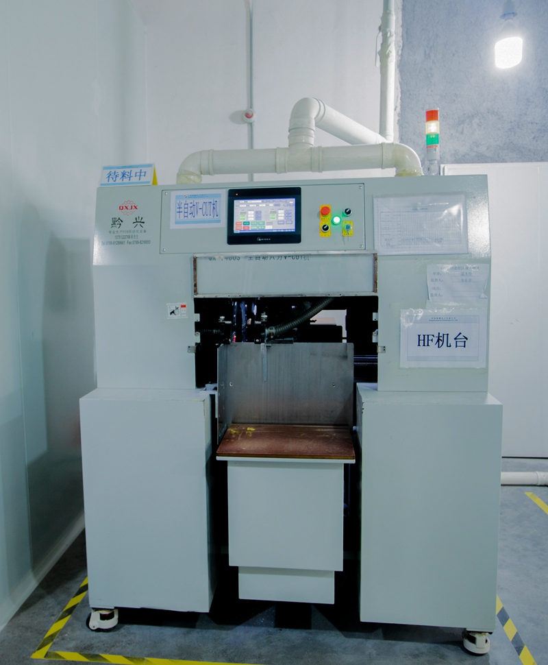 Automatic V cutting machine